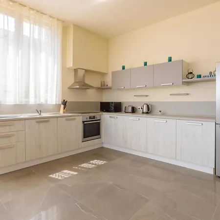 Луксозна вила Coral Luxury Villas Gardenia Лозенец